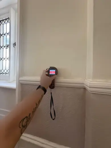 Moisture meter reading 711 REL in the reception room