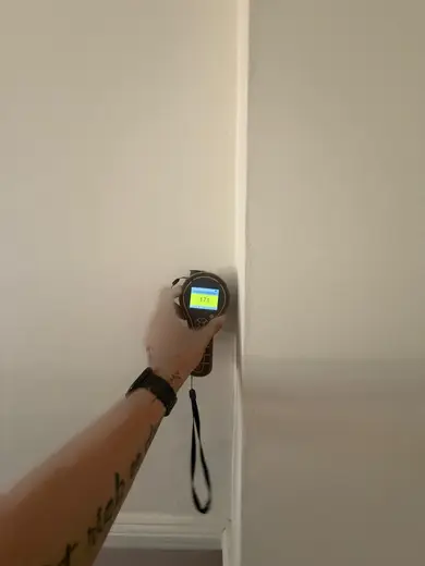 Moisture meter reading 171 REL in the reception room