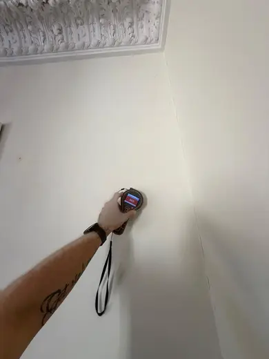 Moisture meter reading 943 REL in the reception room