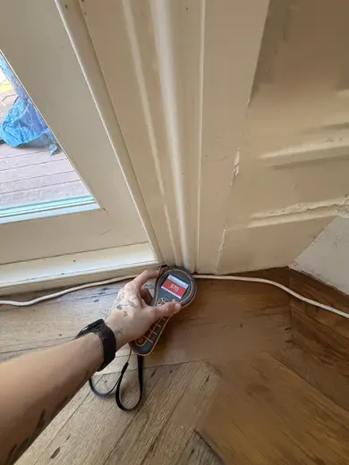 Moisture meter reading 570 REL in the reception room