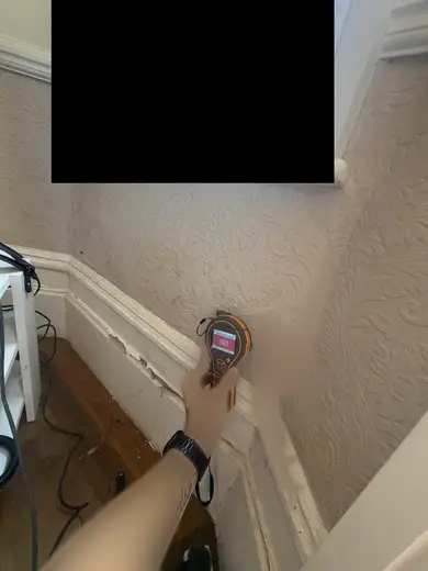 Moisture meter reading 603 REL in the reception room